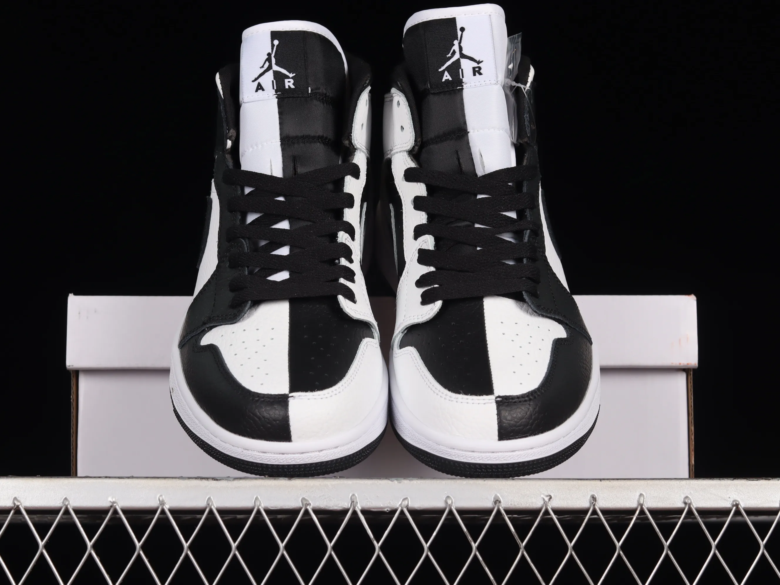 All Categories Air Jordan Jordan Series Basketball Shoes Air Jordan 1 Mid Air Jordan 1 Mid "Homage" AJ1 Joe 1 Black and White Panda China Basketball Shoes DR0501-101